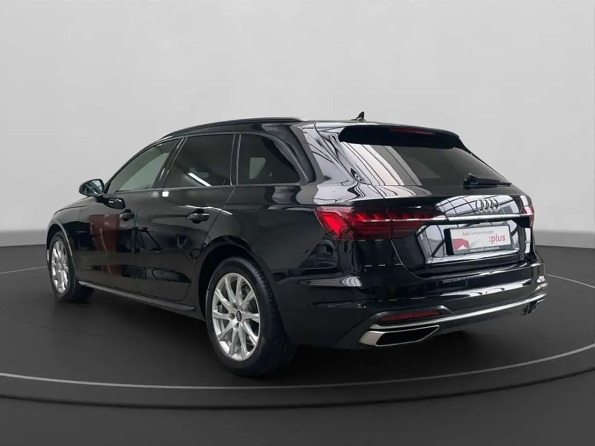 Gebraucht Audi A4 Sport 204 PS (150 kW) 2022 Mythosschwarz metallic Kombi