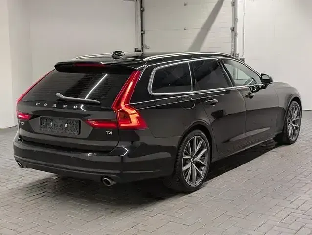 Second-hand Volvo V90 Momentum 254 CP (186 kW) 2020 Negru Break