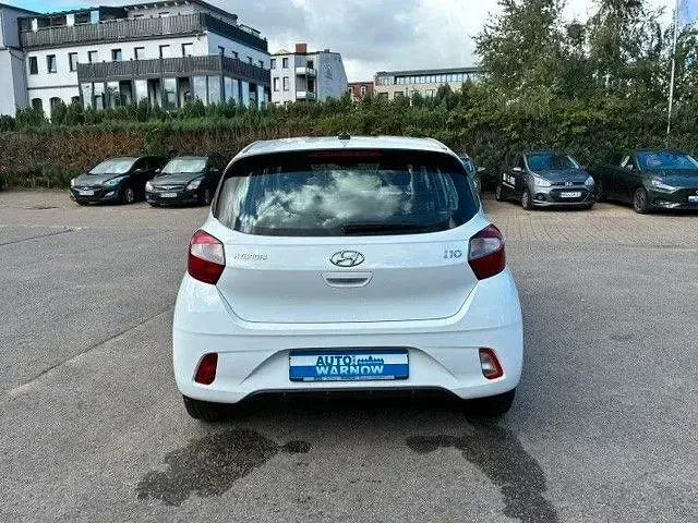Gebraucht Hyundai i10 Trend 67 PS (49 kW) 2021 Weiß Kleinwagen