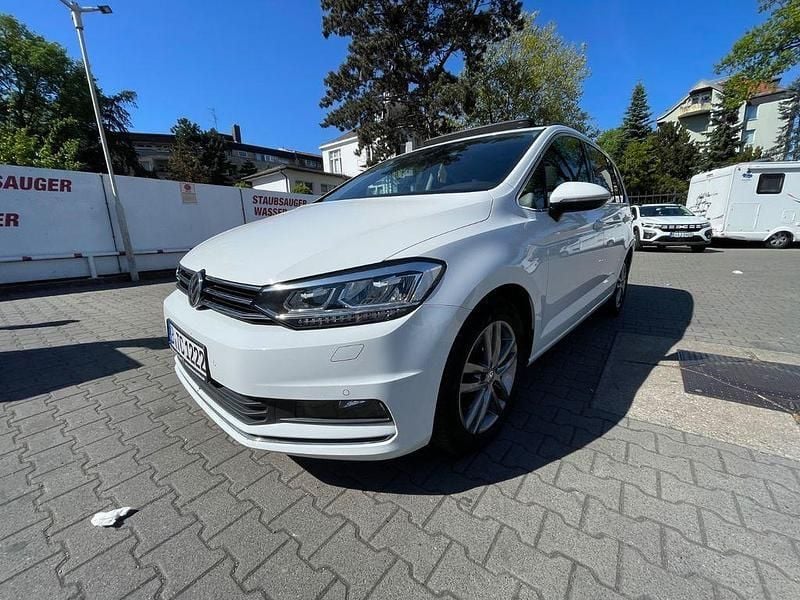 Weiß Gebraucht 2018 VW Touran Highline Van / Kleinbus | 16.250 € (Guter Preis) - Bild 1/4