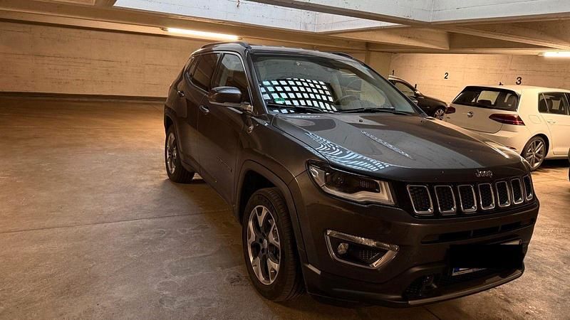 Gebraucht Jeep Compass Limited 140 PS (102 kW) 2017 Grau SUV