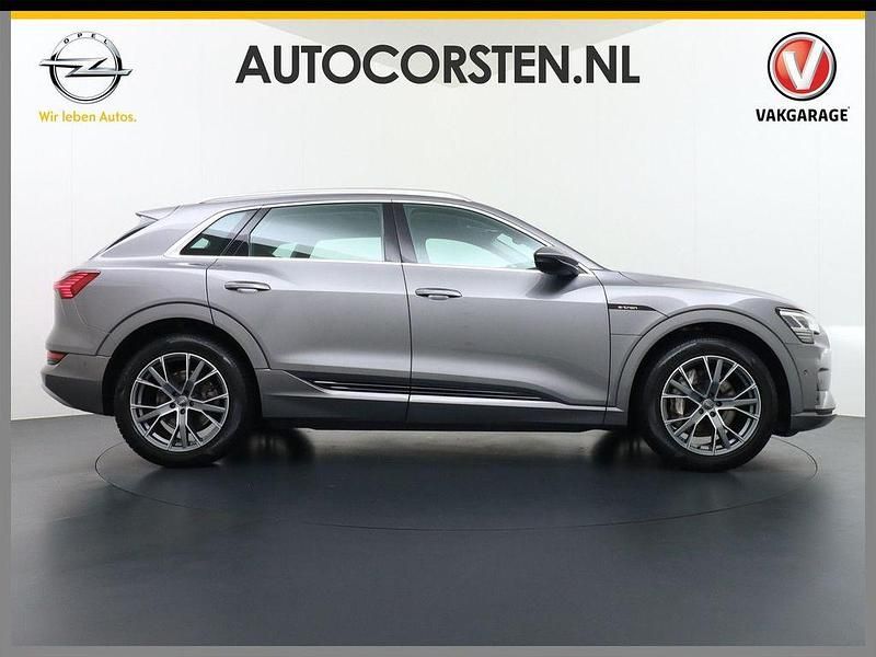Grau Gebraucht 2019 Audi e-tron SUV | 21.745 € (Fairer Preis) - Bild 1/4