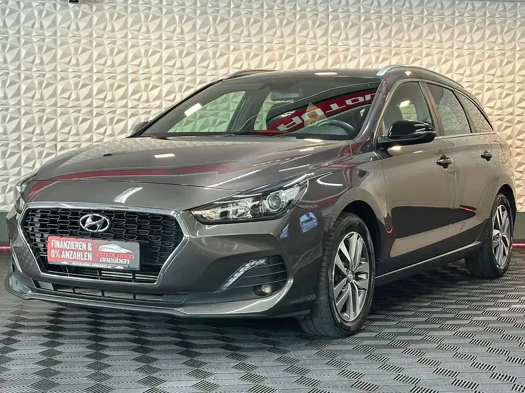 Gebraucht Hyundai i30 140 PS (102 kW) 2019 Moon rock / met Kombi