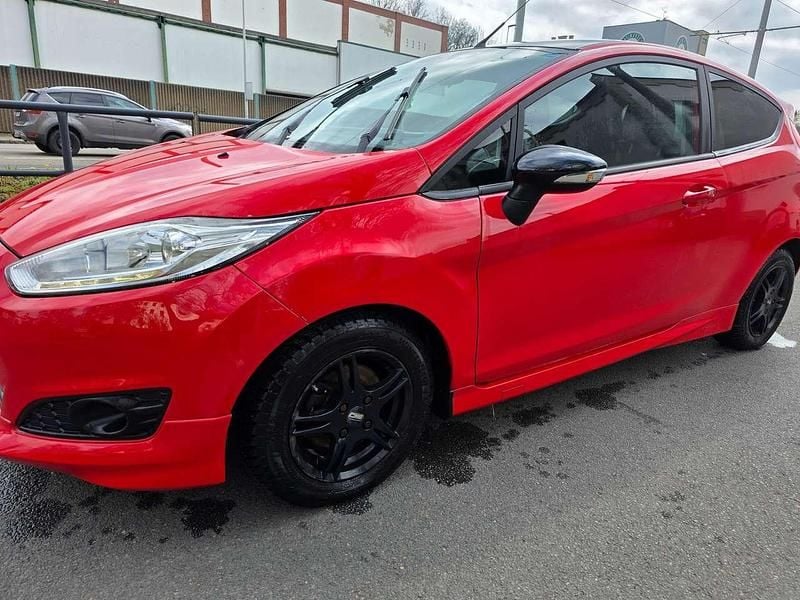 Gebraucht Ford Fiesta Sport 140 PS (102 kW) 2014 Rot Kleinwagen