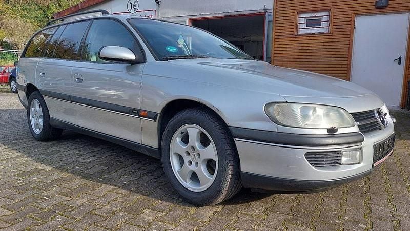 Silber Gebraucht 1999 Opel Omega Limousine | 2.500 € (Fairer Preis) - Bild 1/4