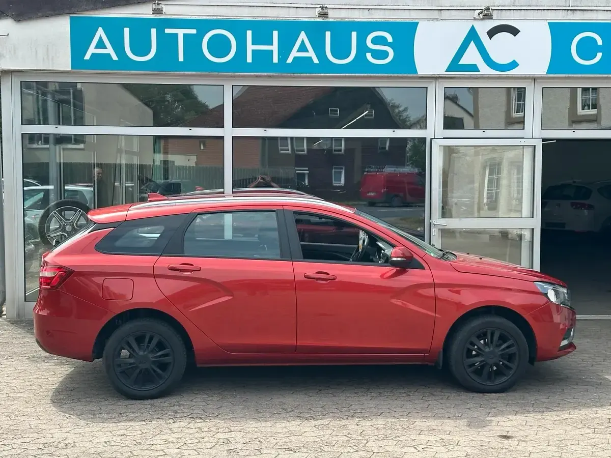 Gebraucht Lada Vesta 102 PS (75 kW) 2020 Rot Kombi