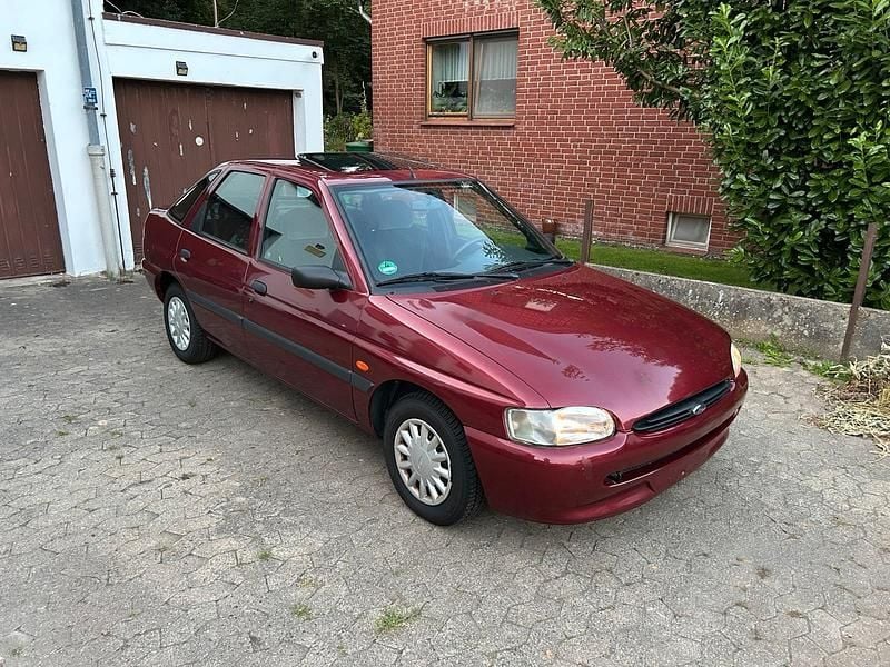 Rot Gebraucht 1996 Ford Escort Limousine | 650 € (Guter Preis) - Bild 1/4