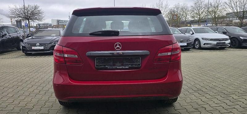 Gebraucht Mercedes B160 90 PS (66 kW) 2014 Rot Van / Kleinbus