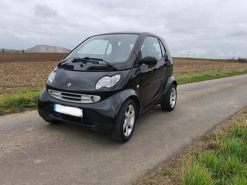 Schwarz Gebraucht 2005 Smart ForTwo Coupé Coupé | 2.900 € (Fairer Preis) - Bild 1/4