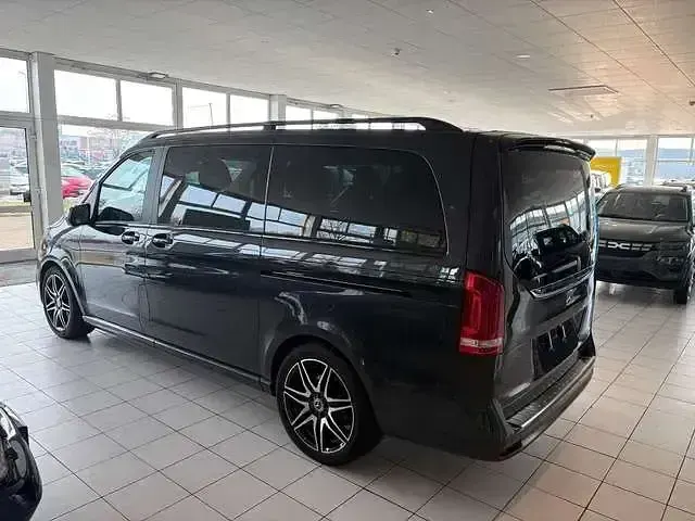 Gebraucht Mercedes V300 Avantgarde Edition 237 PS (174 kW) 2022 Grau Van / Kleinbus