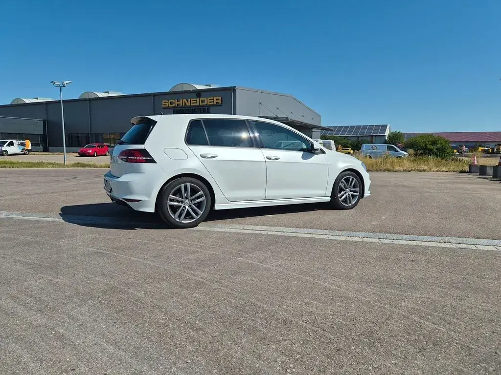 Gebraucht VW Golf VII Highline 150 PS (110 kW) 2015 Weiß Limousine