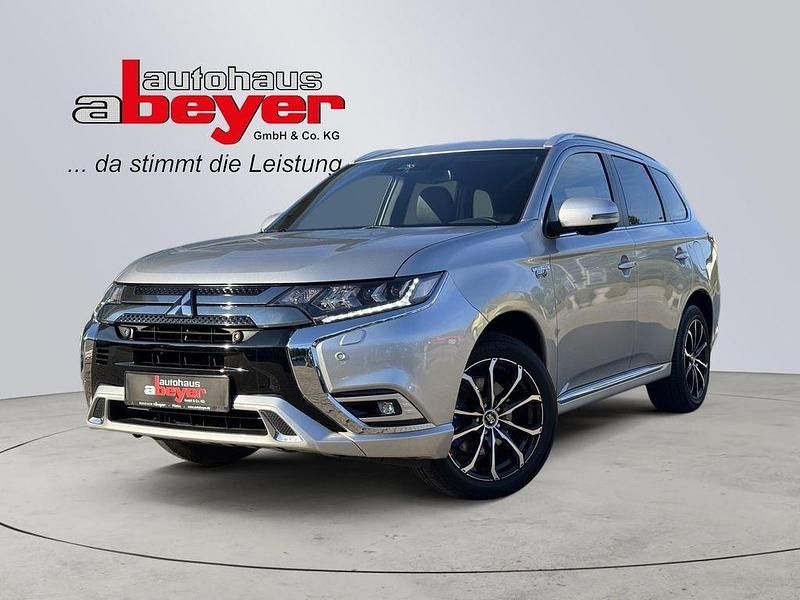 Silber Gebraucht 2019 Mitsubishi Outlander P-HEV Top SUV | 26.930 € (Etwas zu teuer) - Bild 1/4