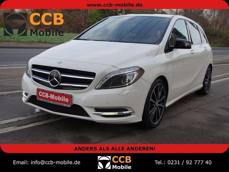 Weiß Gebraucht 2013 Mercedes B180 Edition 1 Van / Kleinbus | 7.999 € (Superpreis) - Bild 1/4