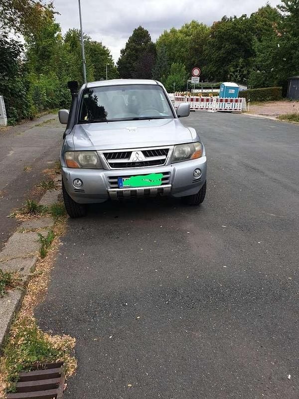 Grau Gebraucht 2006 Mitsubishi Pajero SUV | 10.789 € (Teuer) - Bild 1/4