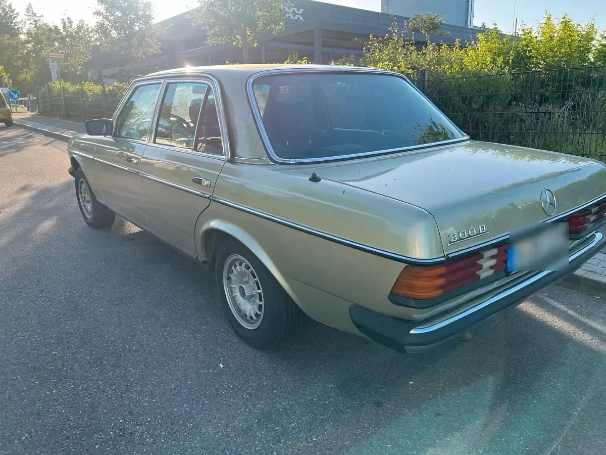 Gebraucht Mercedes E300 88 PS (64 kW) 1981 Beige Limousine