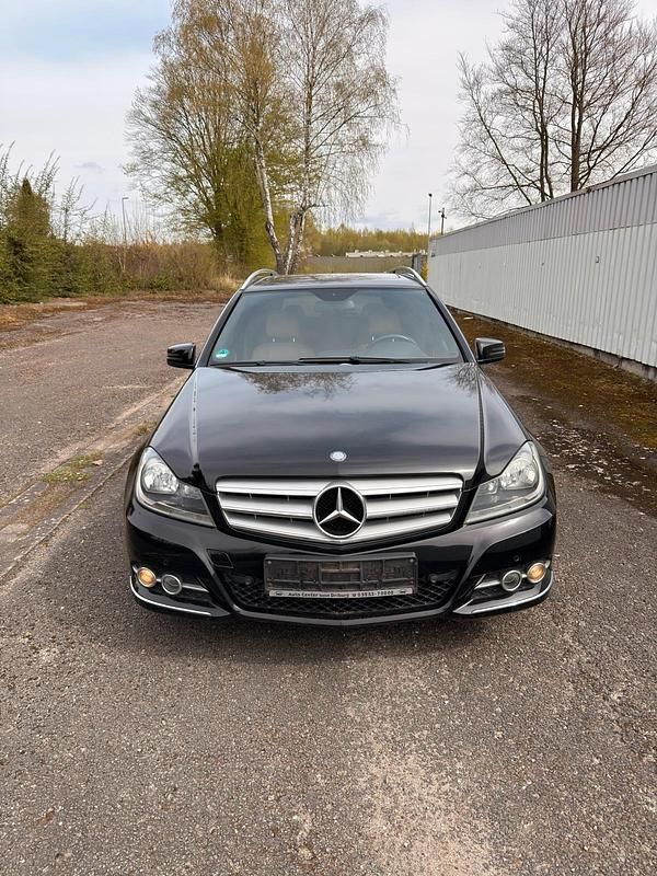Gebraucht Mercedes C220 170 PS (125 kW) 2011 Schwarz Kombi
