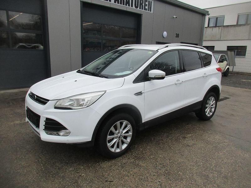 Gebraucht Ford Kuga Titanium 182 PS (133 kW) 2016 Weiß SUV