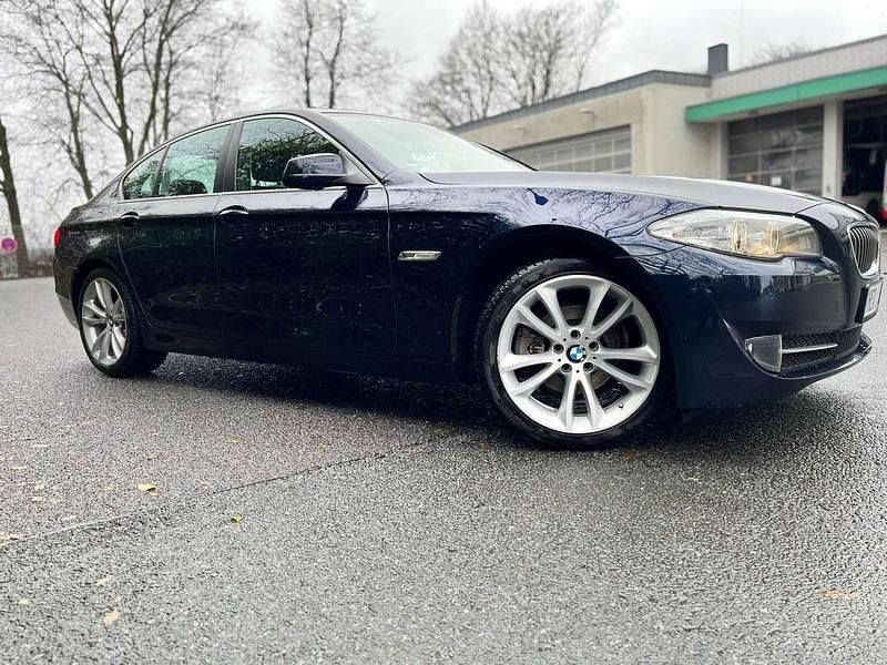 Second-hand BMW 523 204 CP (150 kW) 2011 Albastru Berlinǎ