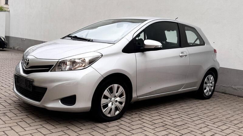 Silber Gebraucht 2012 Toyota Yaris Comfort Kleinwagen | 5.400 € (Superpreis) - Bild 1/4