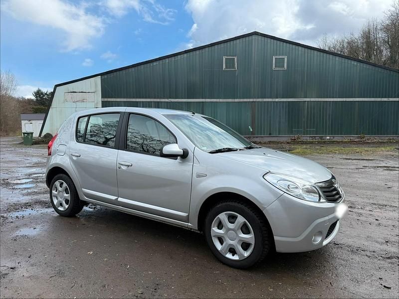 Gebraucht Dacia Sandero 87 PS (63 kW) 2010 Silber Kleinwagen