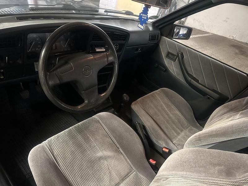 Gebraucht Opel Ascona 75 PS (55 kW) 1988 Blau Limousine