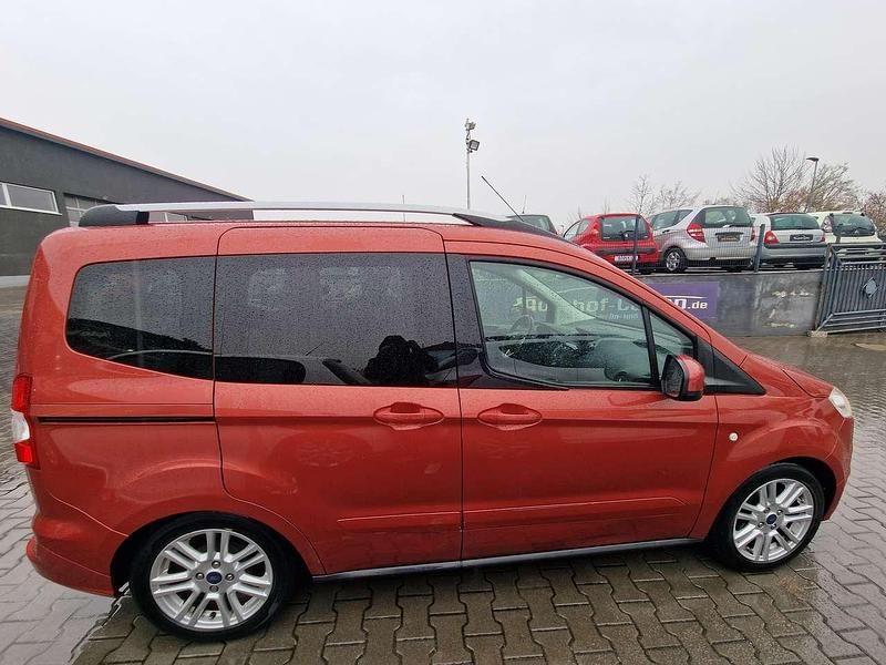 Gebraucht Ford Tourneo Titanium 101 PS (74 kW) 2014 Rot Kombi