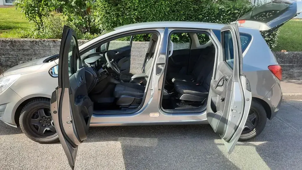 Gebraucht Opel Meriva 101 PS (74 kW) 2011 Braun Van / Kleinbus