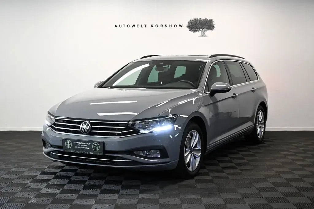 Gebraucht VW Passat Business 200 PS (147 kW) 2023 Mondsteingrau Kombi