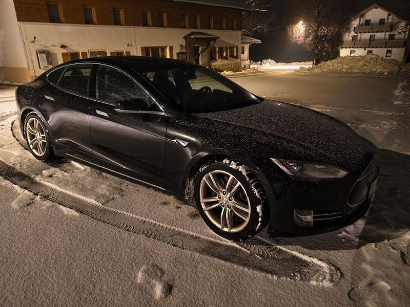 Gebraucht Tesla Model S 244 kW (332 PS) 2015 Schwarz Kleinwagen