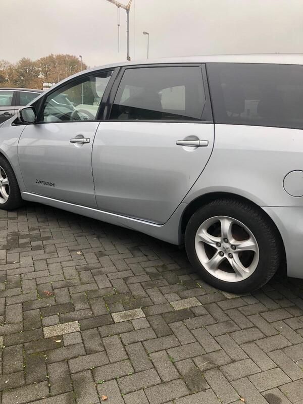 Silber Gebraucht 2004 Mitsubishi Grandis Van / Kleinbus | 4.500 € (Teuer) - Bild 1/4