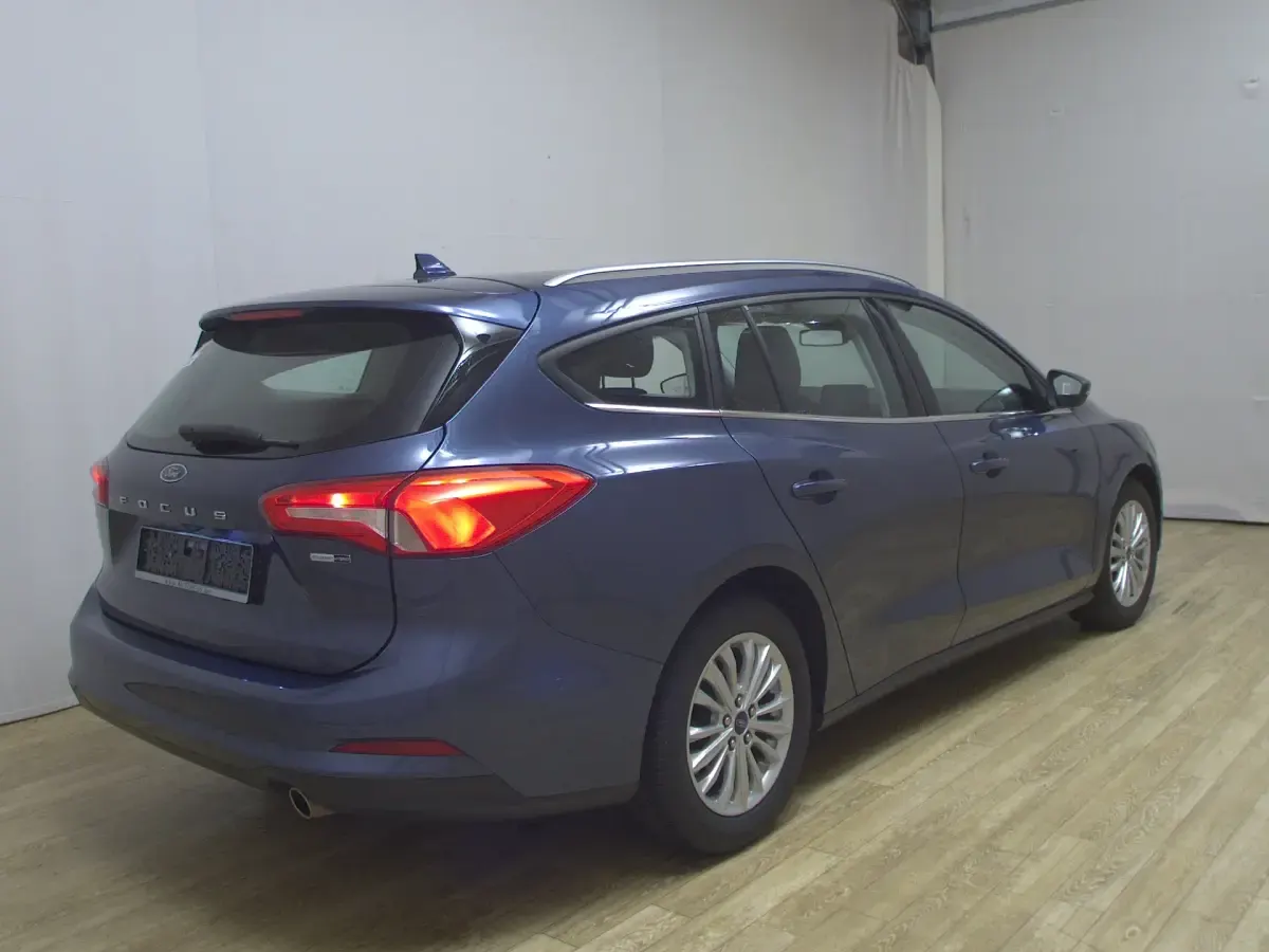 Gebraucht Ford Focus Titanium 125 PS (91 kW) 2021 Blau Kombi