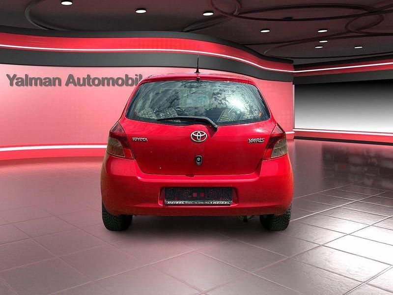 Gebraucht Toyota Yaris Cool 69 PS (50 kW) 2008 Rot Limousine