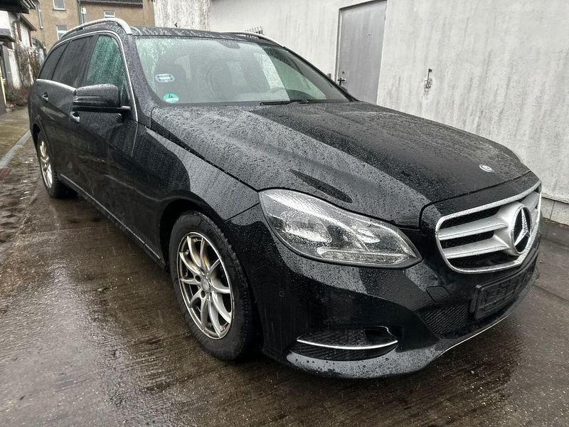 Gebraucht Mercedes E220 170 PS (125 kW) 2013 Schwarz Limousine