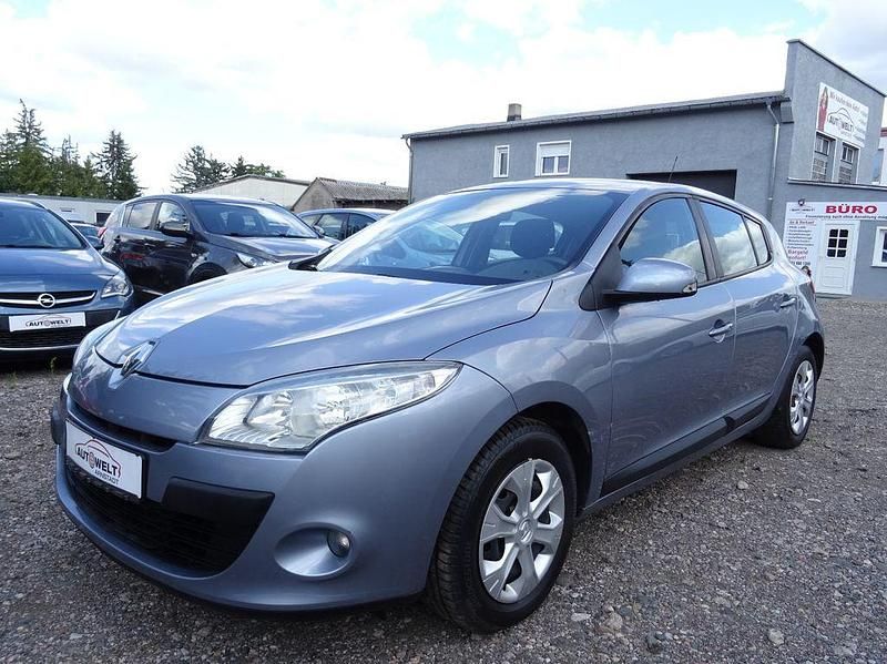Blau Gebraucht 2009 Renault Mégane III Expression Limousine | 1.490 € (Superpreis) - Bild 1/4