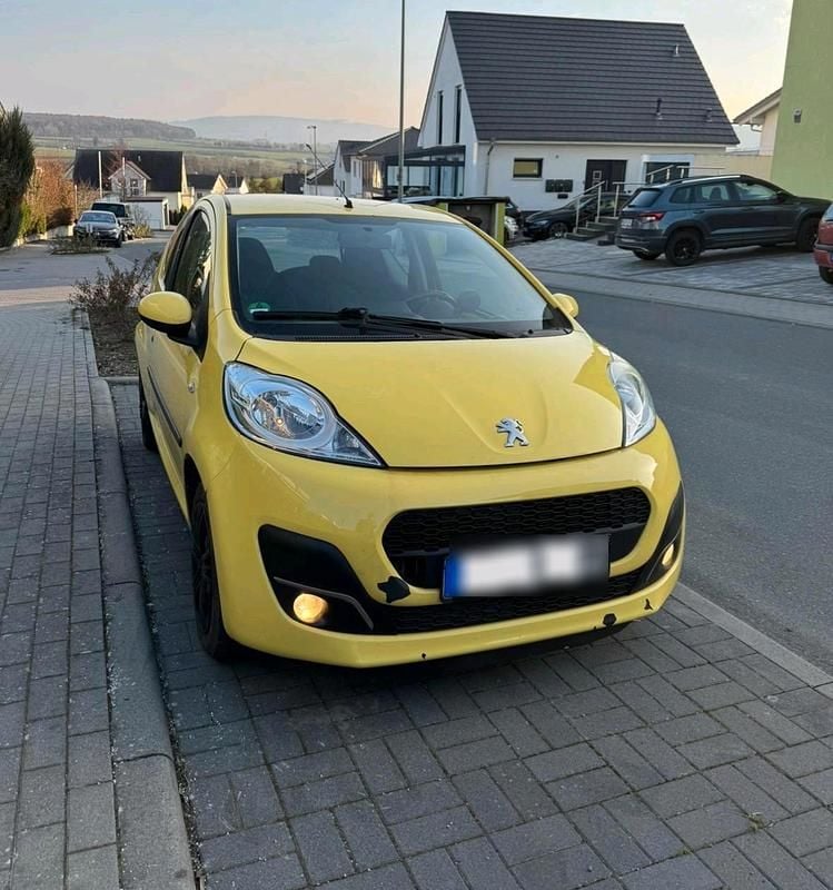 Gebraucht Peugeot 107 68 PS (50 kW) 2012 Gelb Kleinwagen