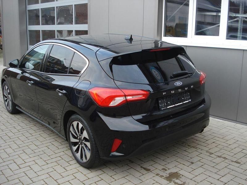 Gebraucht Ford Focus Cool & Connect 125 PS (91 kW) 2019 Schwarz Limousine