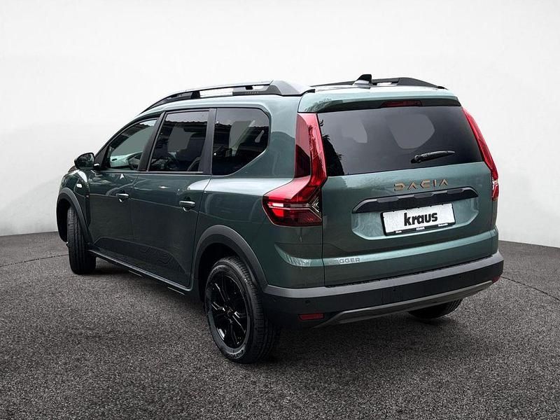 Neu Dacia Jogger Extreme 101 PS (74 kW) 2025 Zeder grün Van / Kleinbus