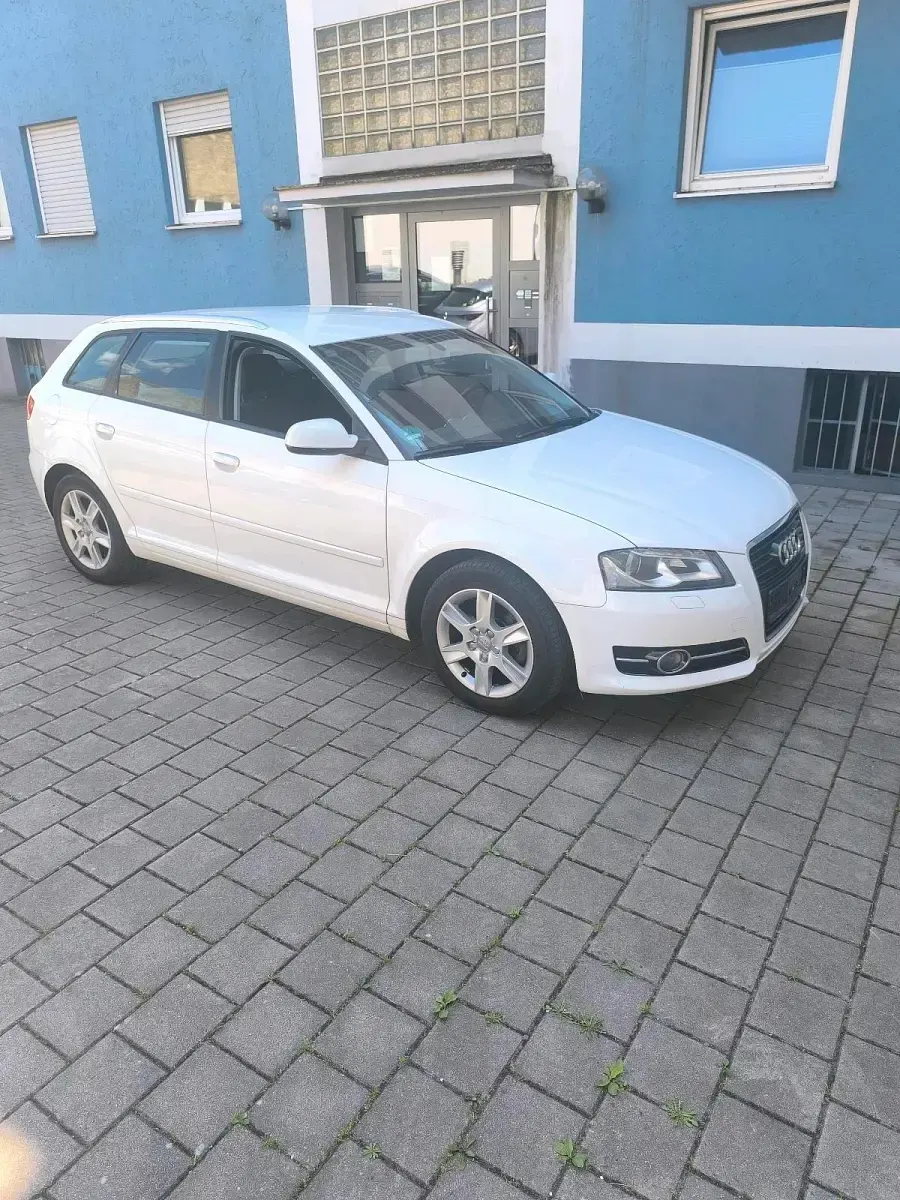 Gebraucht Audi A3 105 PS (77 kW) 2013 Weiß Limousine