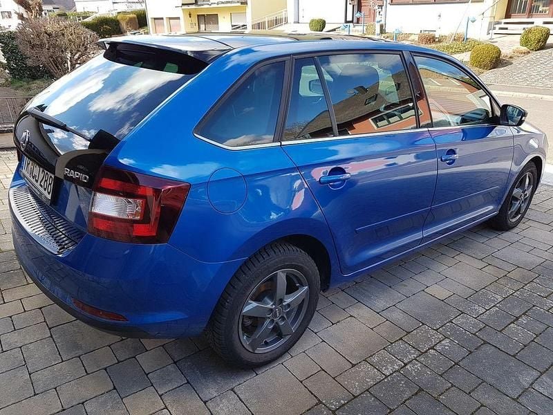Gebraucht Skoda Rapid Ambition 90 PS (66 kW) 2017 Blau Kleinwagen
