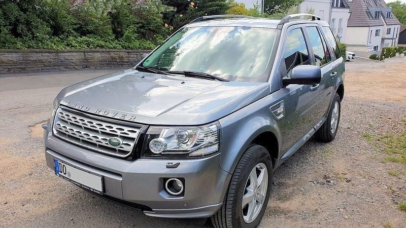 Silber Gebraucht 2014 Land Rover Freelander 2 SE SUV | 13.000 € (Teuer) - Bild 1/4