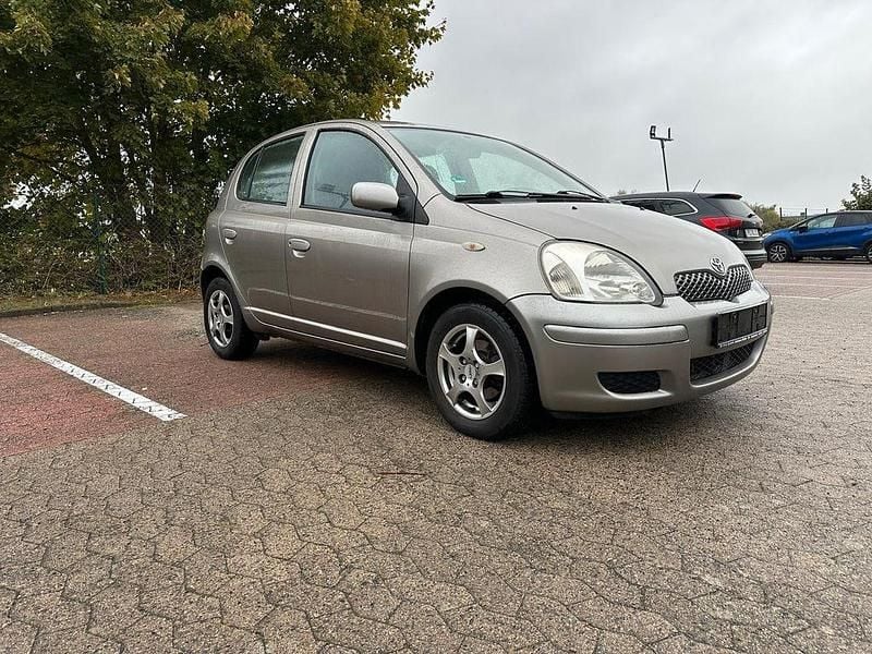 Braun Gebraucht 2005 Toyota Yaris Sol Limousine | 1.900 € (Fairer Preis) - Bild 1/4