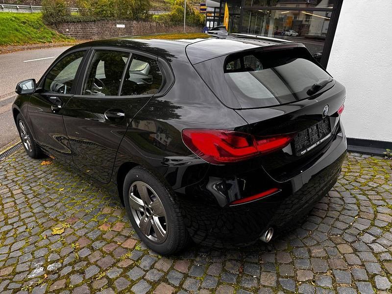 Gebraucht BMW 118 Advantage 150 PS (110 kW) 2022 Schwarz Kleinwagen