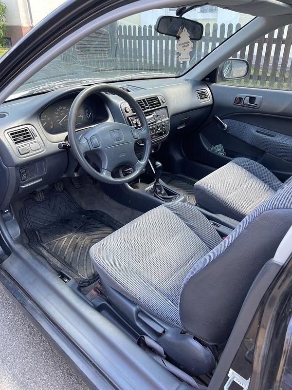 Schwarz Gebraucht 1996 Honda Civic LS Limousine | 700 € - Bild 1/4