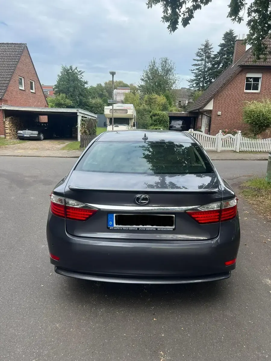 Gebraucht Lexus ES300H 200 PS (147 kW) 2013 Grau Limousine