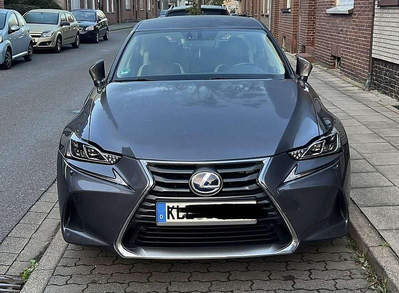 Gebraucht Lexus IS300h Luxury Line 223 PS (164 kW) 2019 Silber Limousine