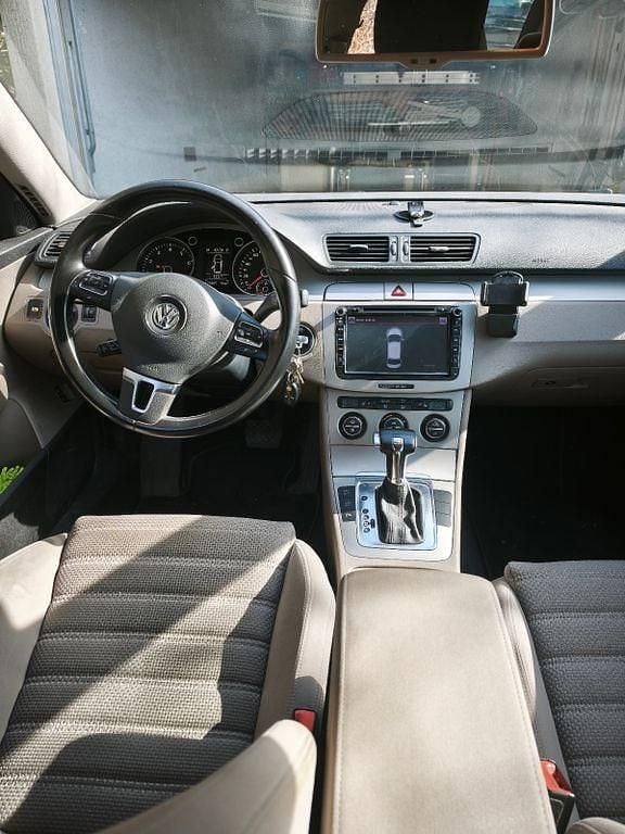 Gebraucht VW Passat 160 PS (117 kW) 2009 Blau Kombi