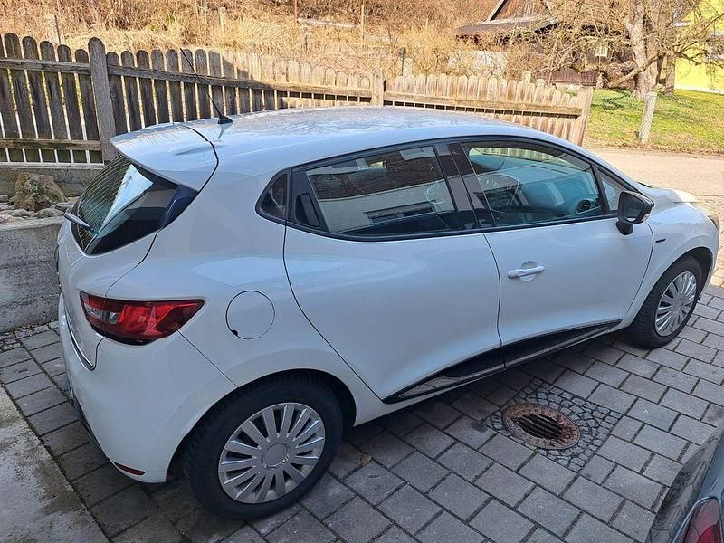 Gebraucht Renault Clio IV LIMITED 73 PS (53 kW) 2016 Weiß Limousine