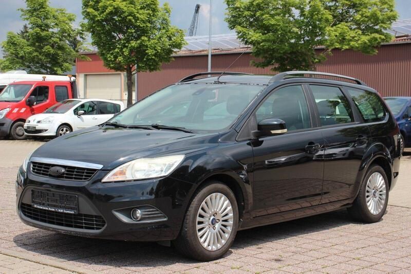 Schwarz Gebraucht 2011 Ford Focus Kombi | 1.990 € (Guter Preis) - Bild 1/4