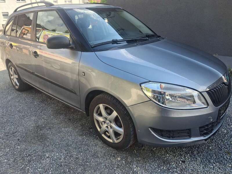 Grau Gebraucht 2012 Skoda Fabia Kombi | 2.200 € (Superpreis) - Bild 1/4