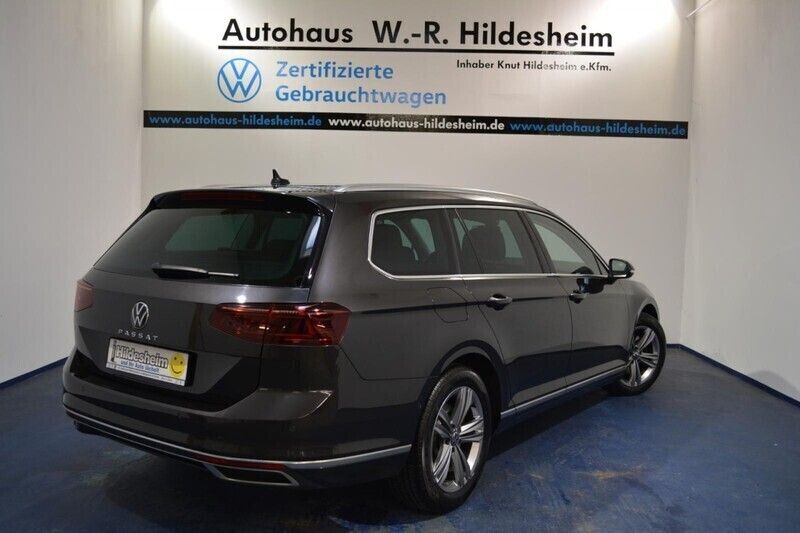 Gebraucht VW Passat Elegance 200 PS (147 kW) 2020 Grau Kombi